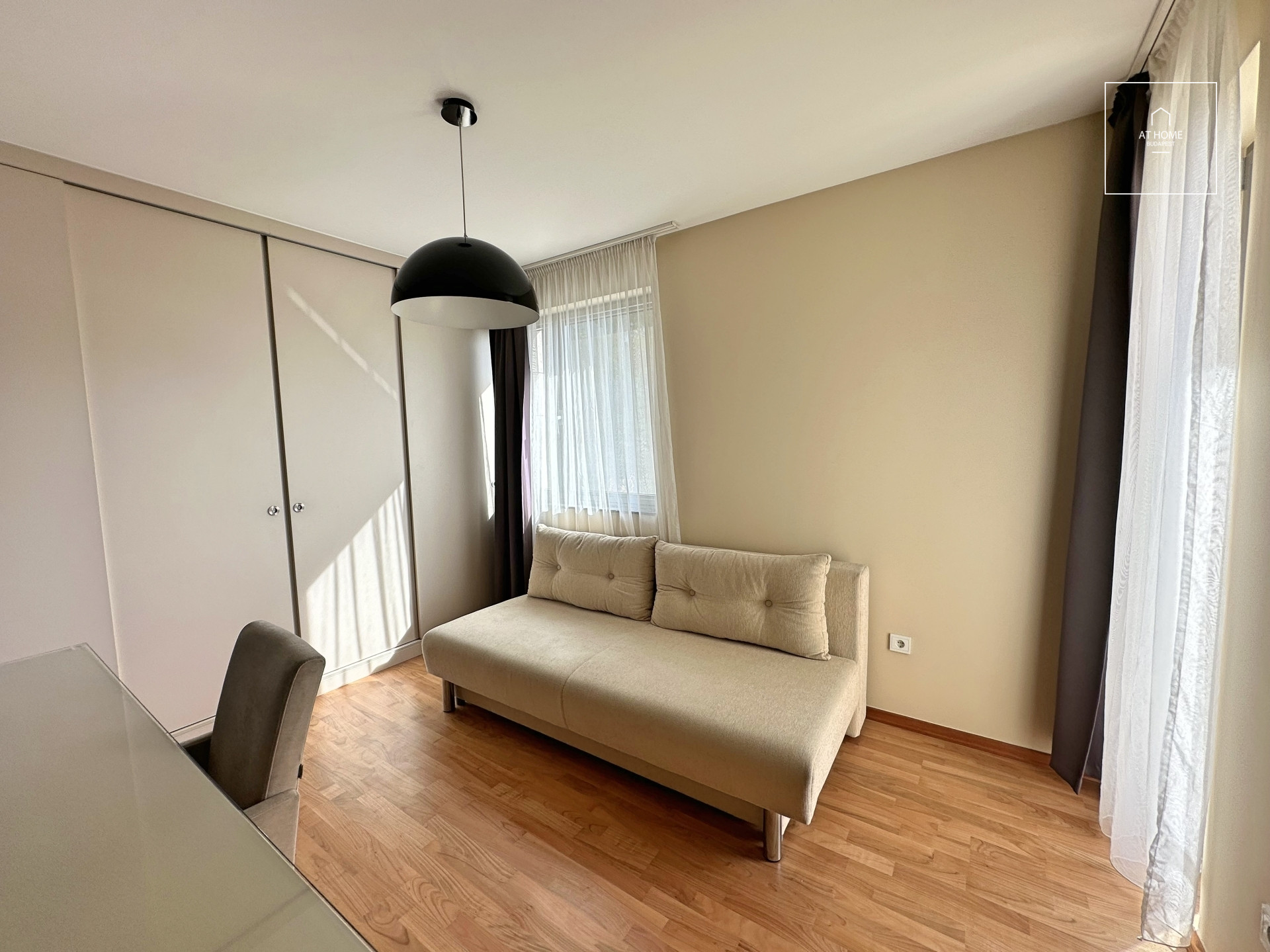Bright 3-Bedroom Apartment with Terrace on Gellérthegy