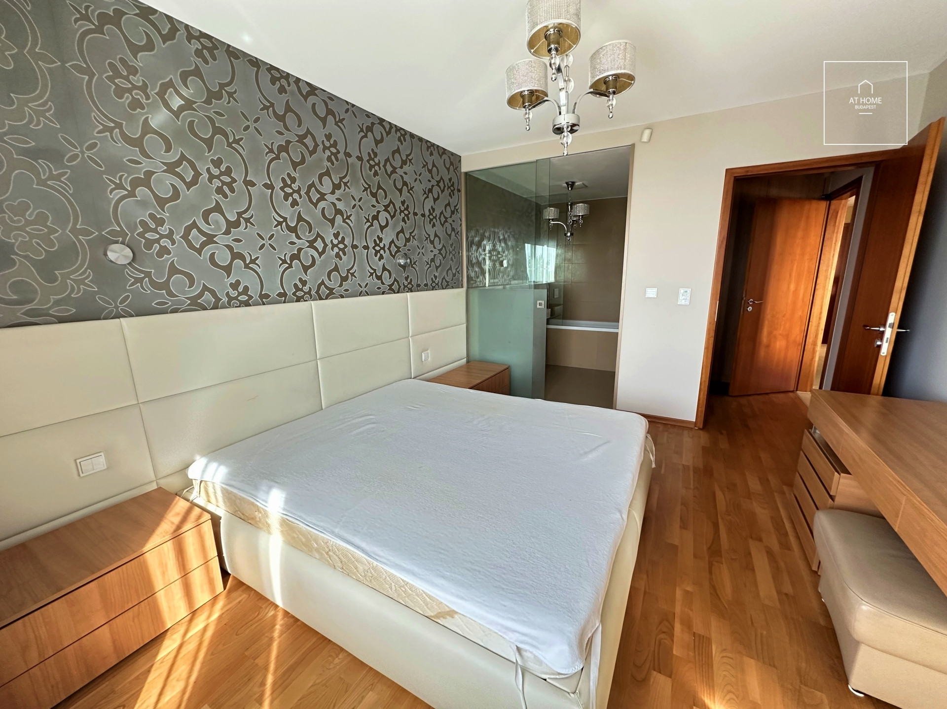 Bright 3-Bedroom Apartment with Terrace on Gellérthegy