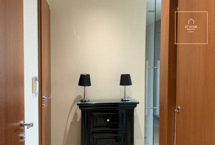 Bright 3-Bedroom Apartment with Terrace on Gellérthegy