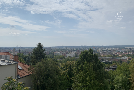 Bright 3-Bedroom Apartment with Terrace on Gellérthegy