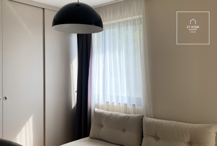 Bright 3-Bedroom Apartment with Terrace on Gellérthegy