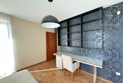 Bright 3-Bedroom Apartment with Terrace on Gellérthegy