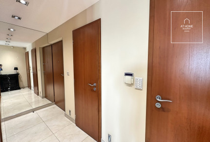 Bright 3-Bedroom Apartment with Terrace on Gellérthegy