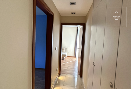 Bright 3-Bedroom Apartment with Terrace on Gellérthegy