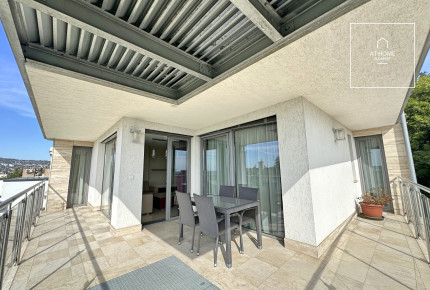 Bright 3-Bedroom Apartment with Terrace on Gellérthegy