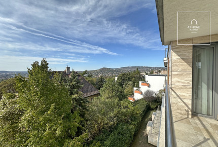 Bright 3-Bedroom Apartment with Terrace on Gellérthegy