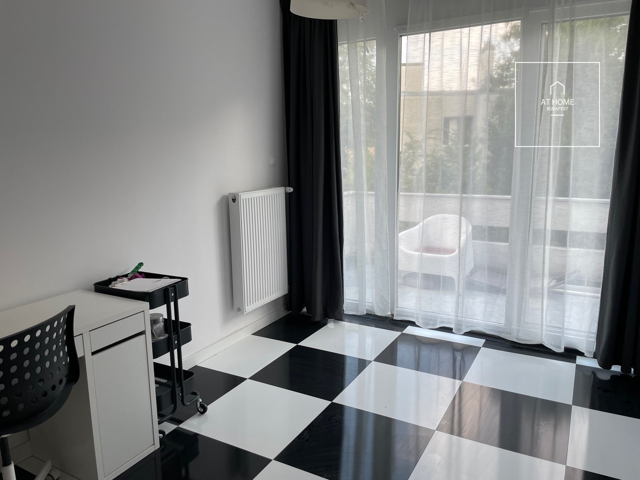 Renovated, pet-friendly semi-detached house with a well-maintained garden in District II