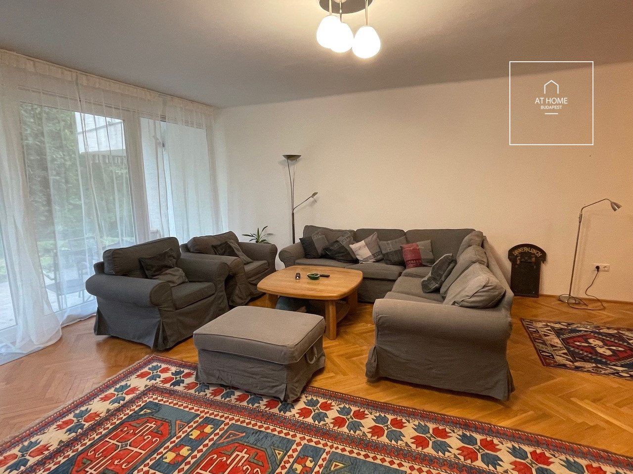 Renovated, pet-friendly semi-detached house with a well-maintained garden in District II