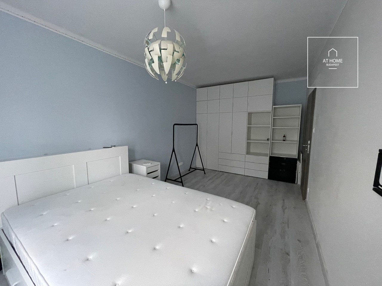 Renovated, pet-friendly semi-detached house with a well-maintained garden in District II