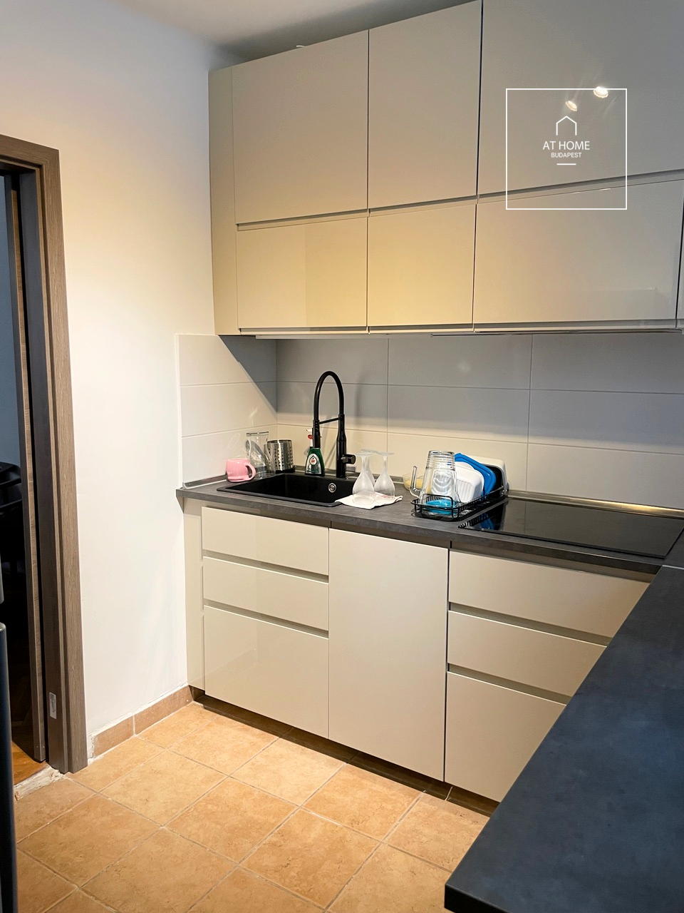 Renovated, pet-friendly semi-detached house with a well-maintained garden in District II