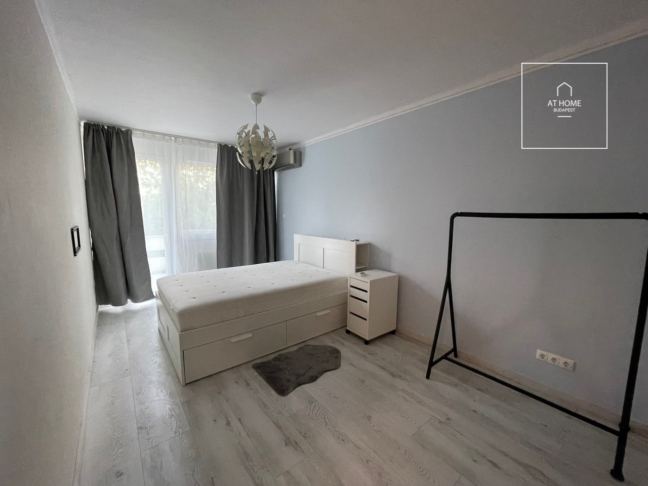 Renovated, pet-friendly semi-detached house with a well-maintained garden in District II