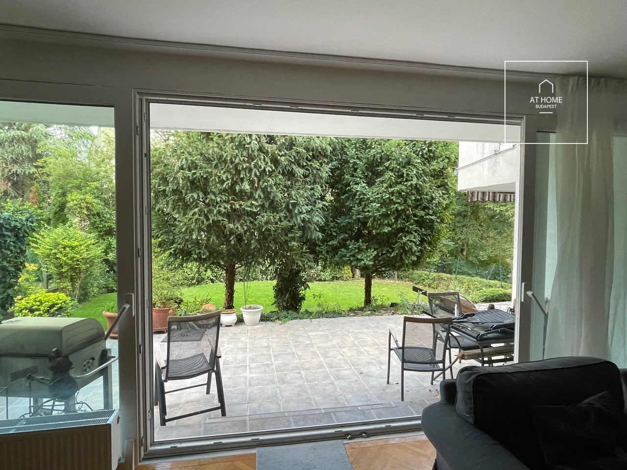 Renovated, pet-friendly semi-detached house with a well-maintained garden in District II