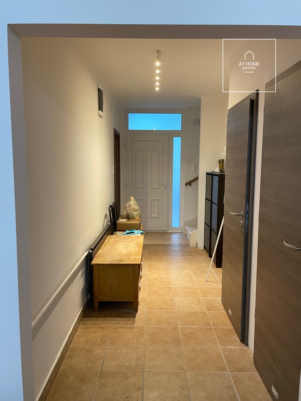 Renovated, pet-friendly semi-detached house with a well-maintained garden in District II