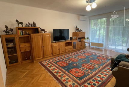 Renovated, pet-friendly semi-detached house with a well-maintained garden in District II