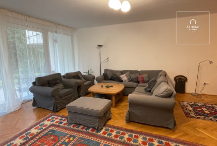 Renovated, pet-friendly semi-detached house with a well-maintained garden in District II