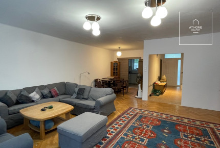 Renovated, pet-friendly semi-detached house with a well-maintained garden in District II