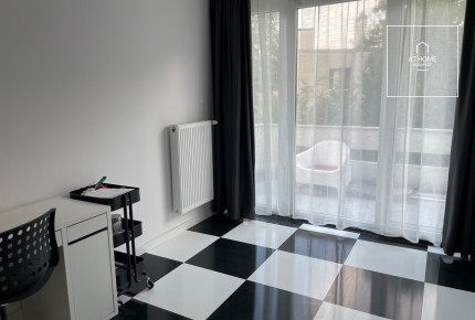 Renovated, pet-friendly semi-detached house with a well-maintained garden in District II