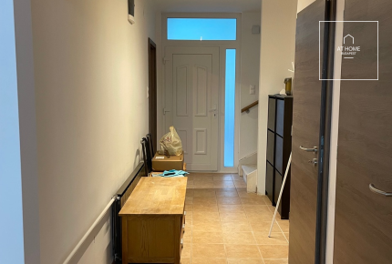 Renovated, pet-friendly semi-detached house with a well-maintained garden in District II