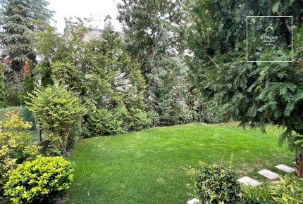 Renovated, pet-friendly semi-detached house with a well-maintained garden in District II