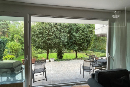 Renovated, pet-friendly semi-detached house with a well-maintained garden in District II