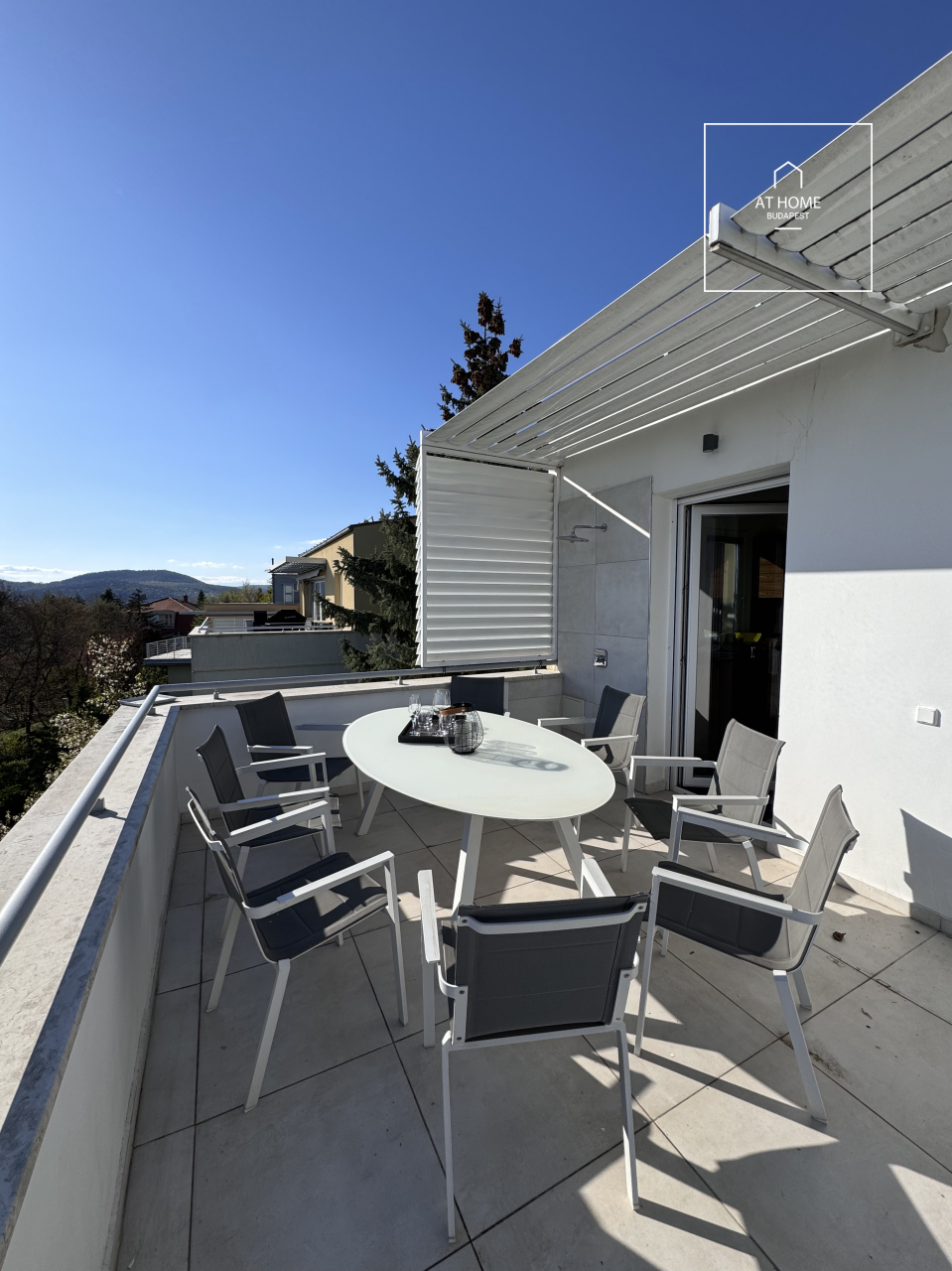 Panorámás felújított 125nm-es lakás a II. kerületben