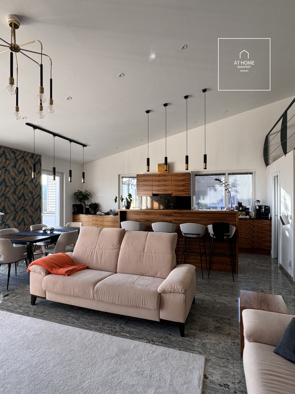 Renovated 125 sqm Apartment with Panoramic Views in District II