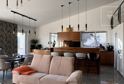 Renovated 125 sqm Apartment with Panoramic Views in District II