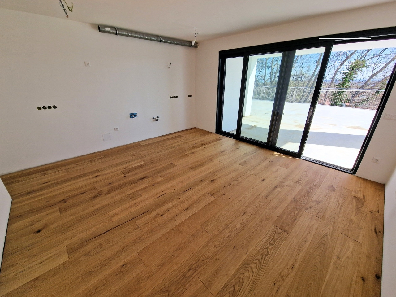 Newly Built Panoramic Apartment with 197 sqm Terrace in Fonyód