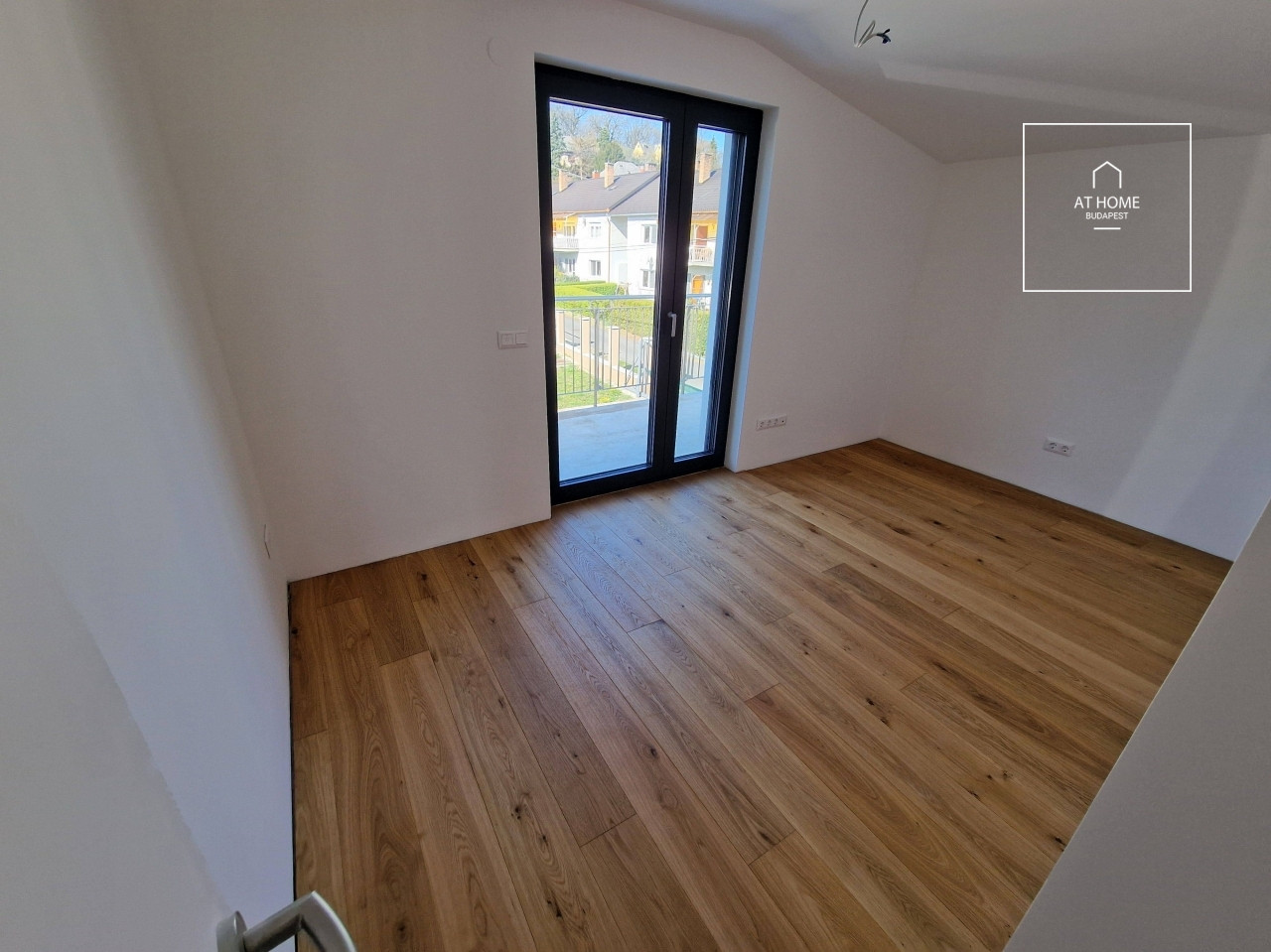 Newly Built Panoramic Apartment with 197 sqm Terrace in Fonyód