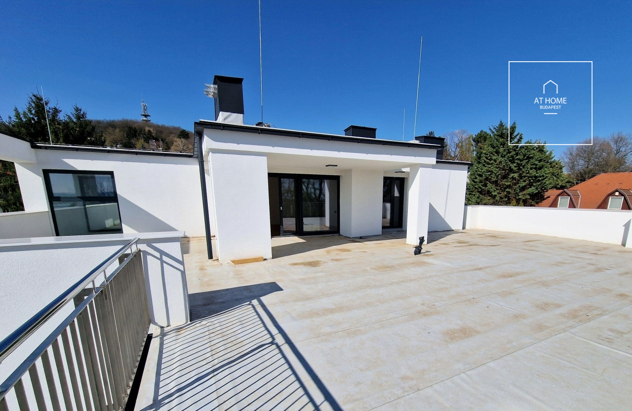 Newly Built Panoramic Apartment with 197 sqm Terrace in Fonyód