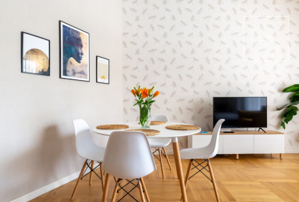 Renovated 3-Bedroom Stylish Apartment by the Basilica