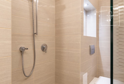 Renovated 3-Bedroom Stylish Apartment by the Basilica