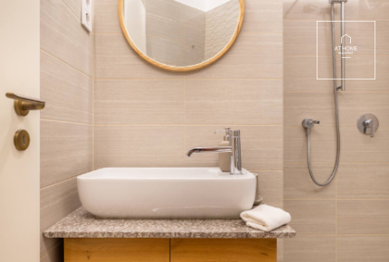 Renovated 3-Bedroom Stylish Apartment by the Basilica