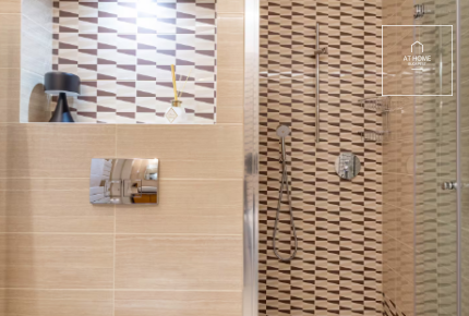 Renovated 3-Bedroom Stylish Apartment by the Basilica