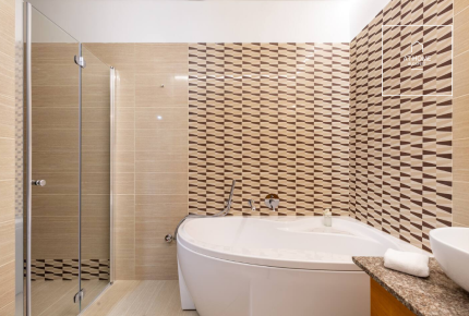 Renovated 3-Bedroom Stylish Apartment by the Basilica