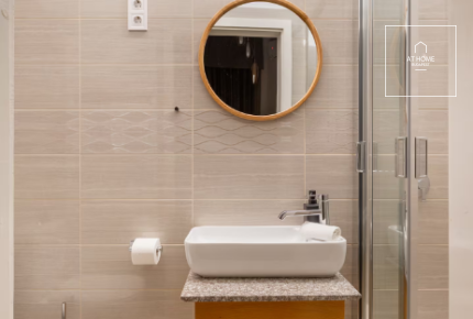 Renovated 3-Bedroom Stylish Apartment by the Basilica