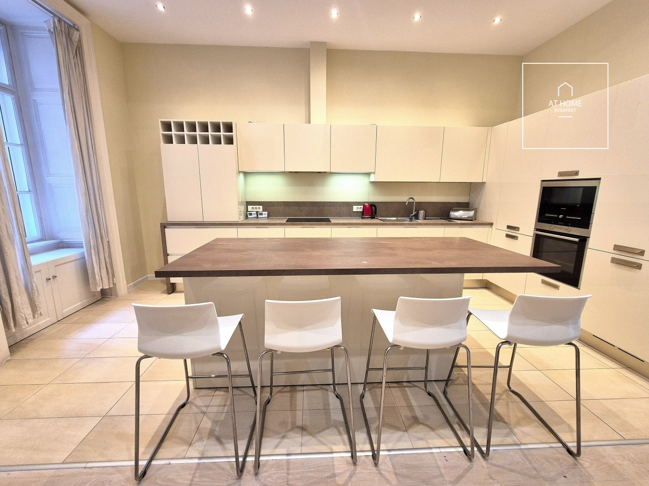 Renovated 133 sqm Pet-Friendly Apartment in the City Center