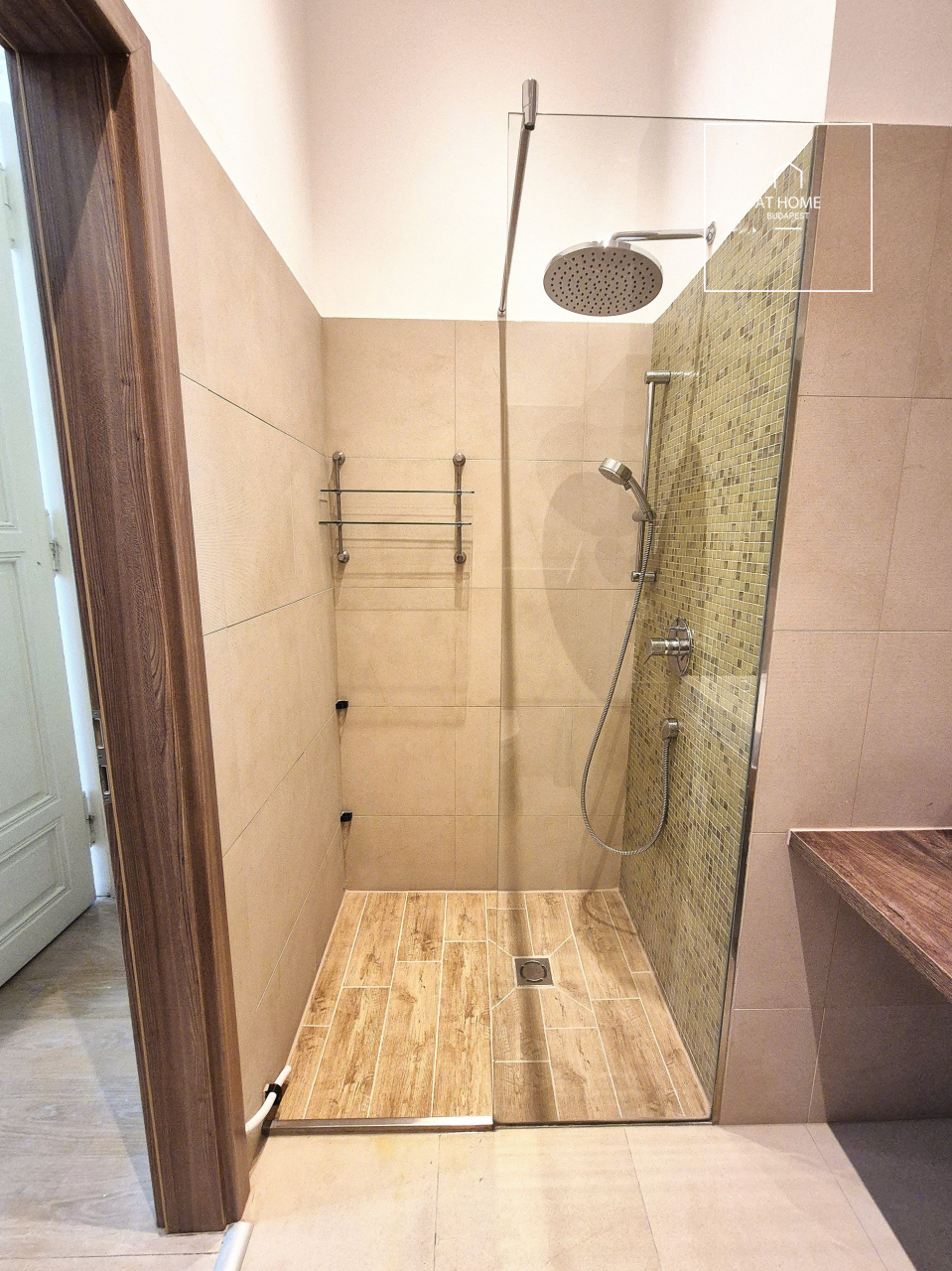 Renovated 133 sqm Pet-Friendly Apartment in the City Center