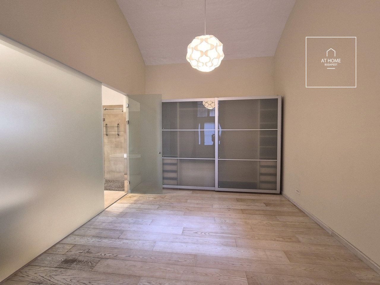 Renovated 133 sqm Pet-Friendly Apartment in the City Center