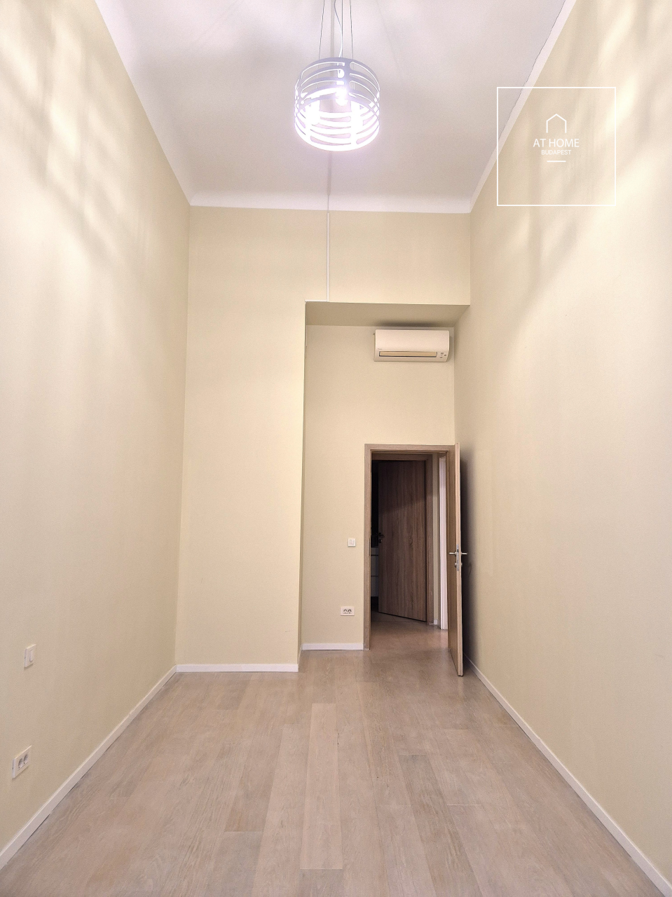 Renovated 133 sqm Pet-Friendly Apartment in the City Center