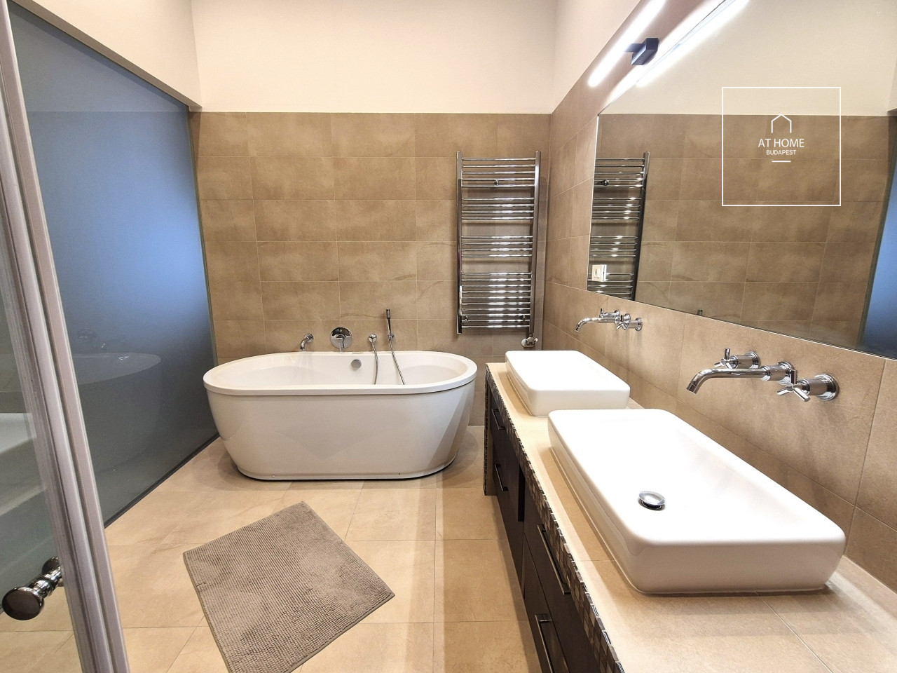 Renovated 133 sqm Pet-Friendly Apartment in the City Center