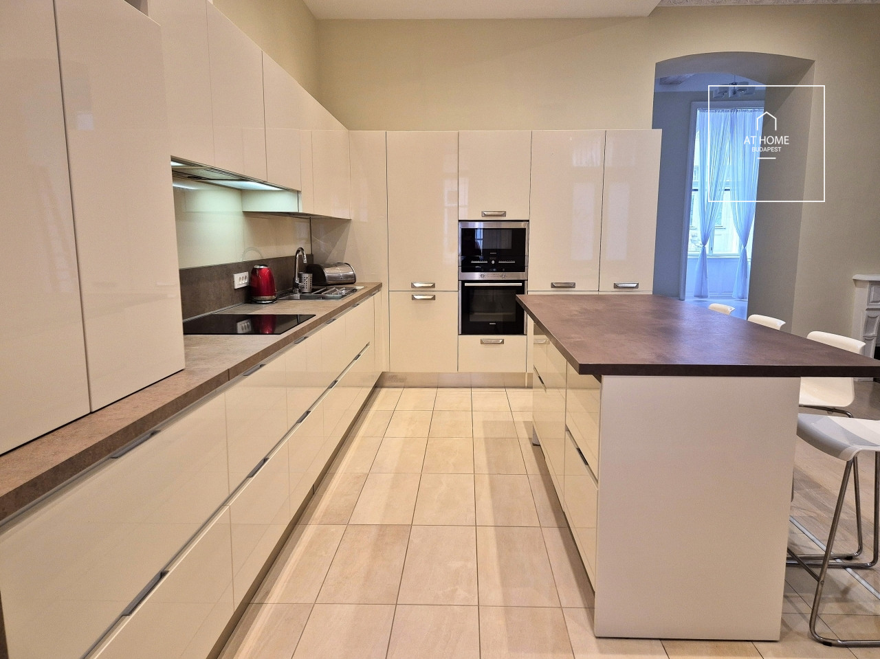 Renovated 133 sqm Pet-Friendly Apartment in the City Center