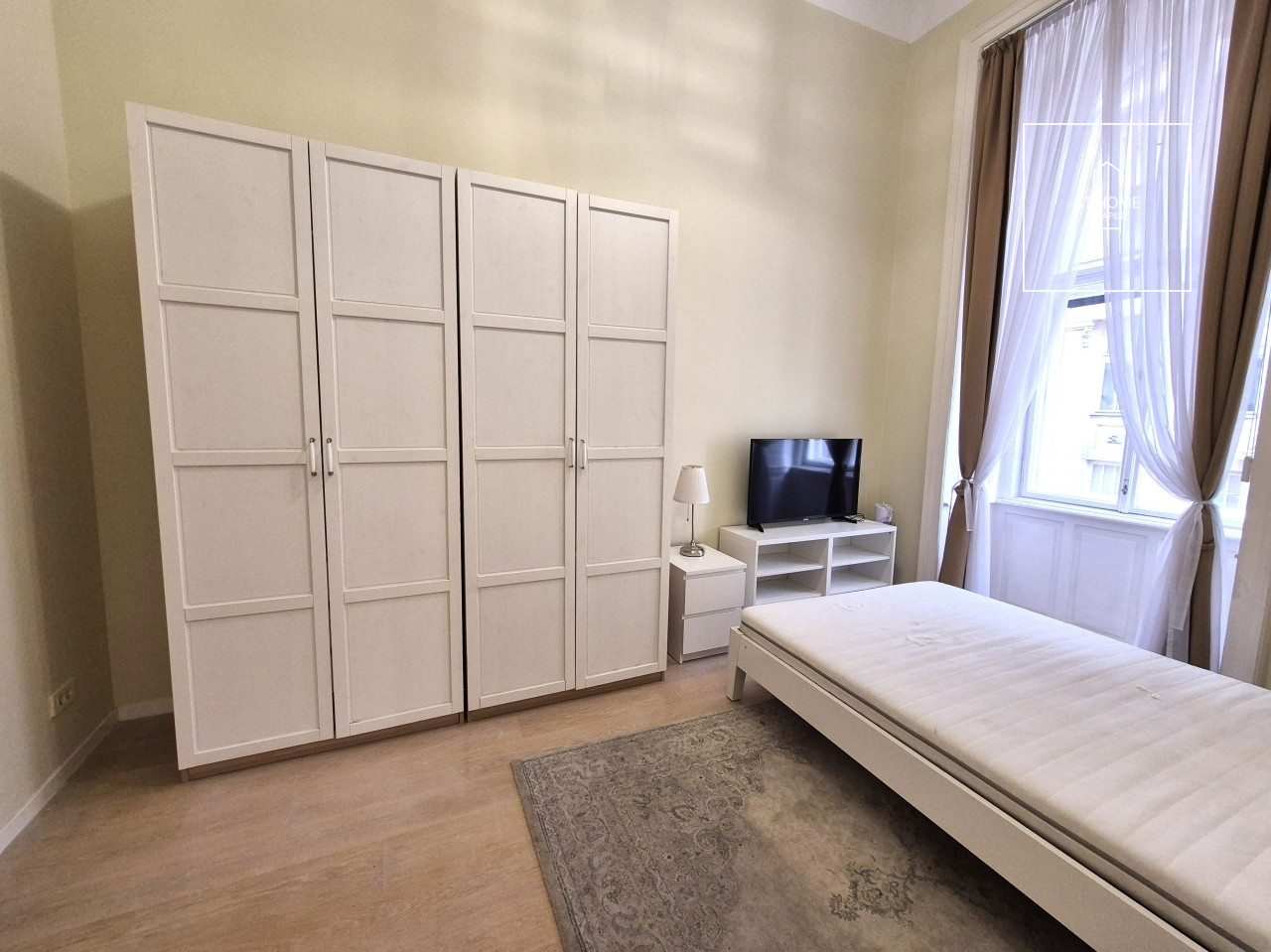 Renovated 133 sqm Pet-Friendly Apartment in the City Center