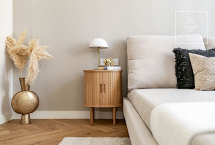 Elegant, bright 91 m² apartment with spacious rooms in the heart of District VI