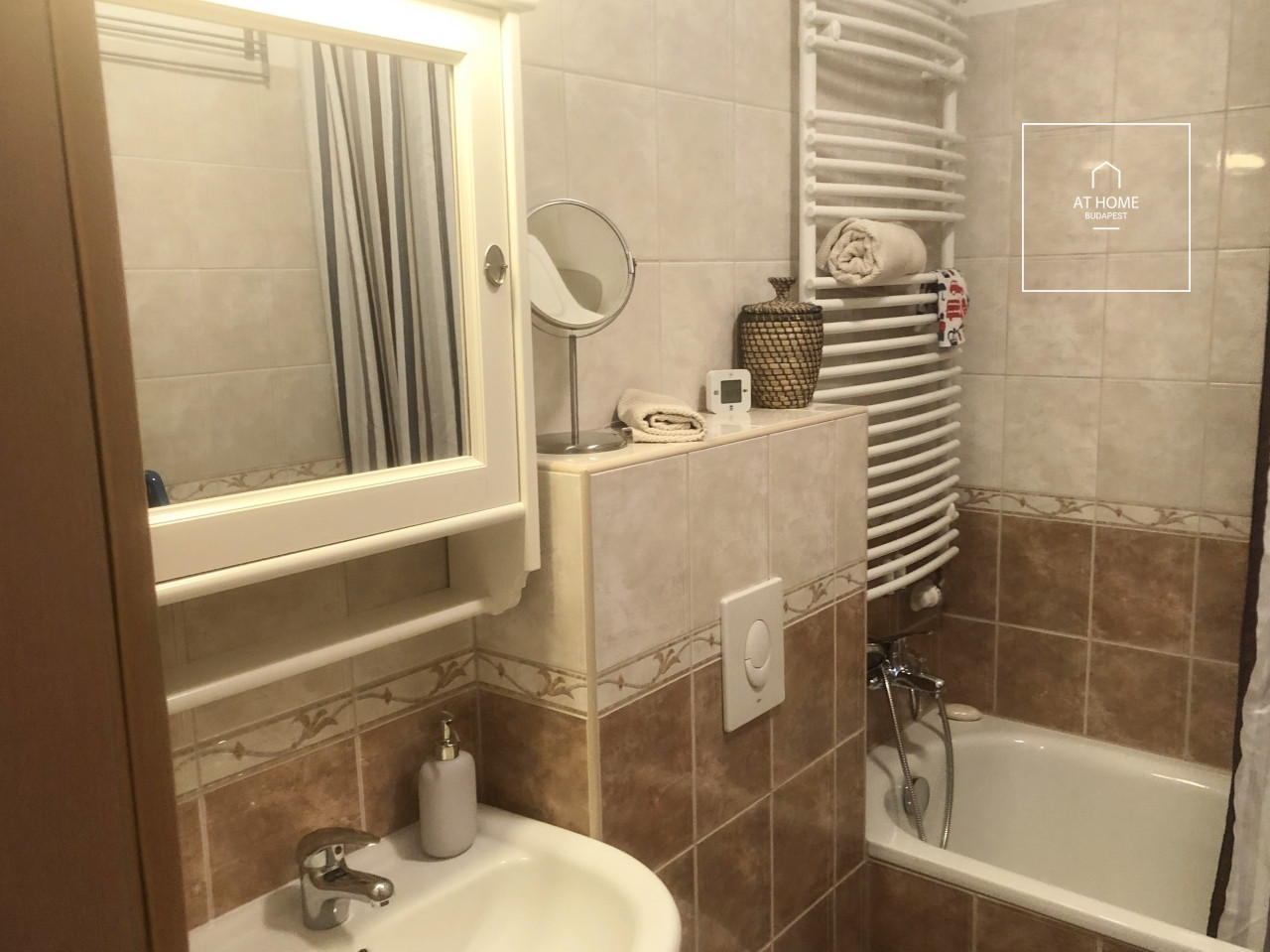 Top-Floor Apartment with Panoramic Views and 25 m² Terrace in District XI