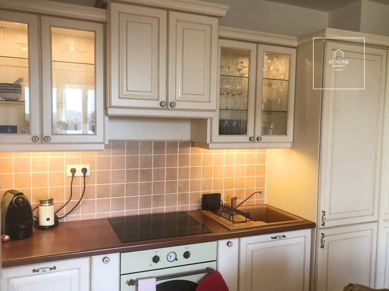 Top-Floor Apartment with Panoramic Views and 25 m² Terrace in District XI