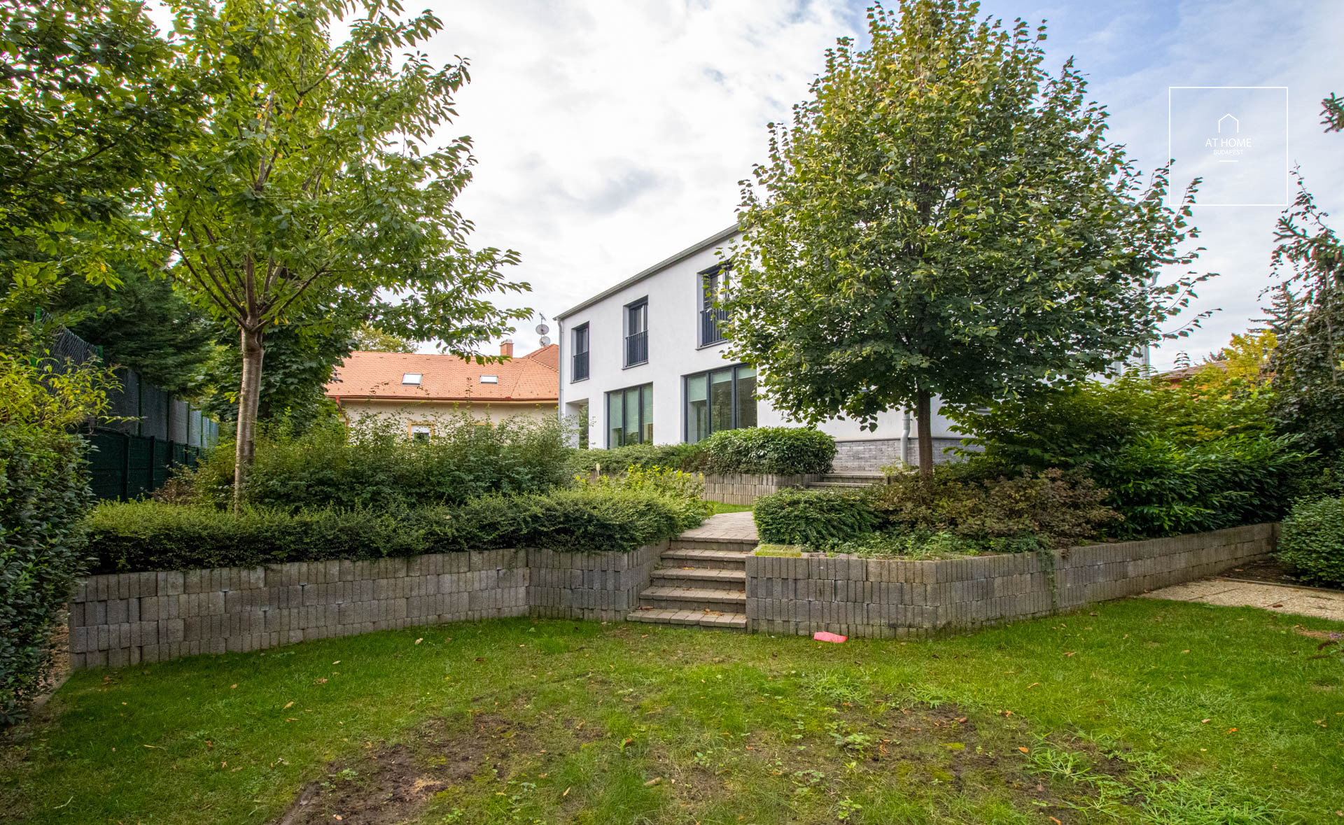 Lenyűgöző Önálló családi ház kiadó  II/A. kerület, Budaliget