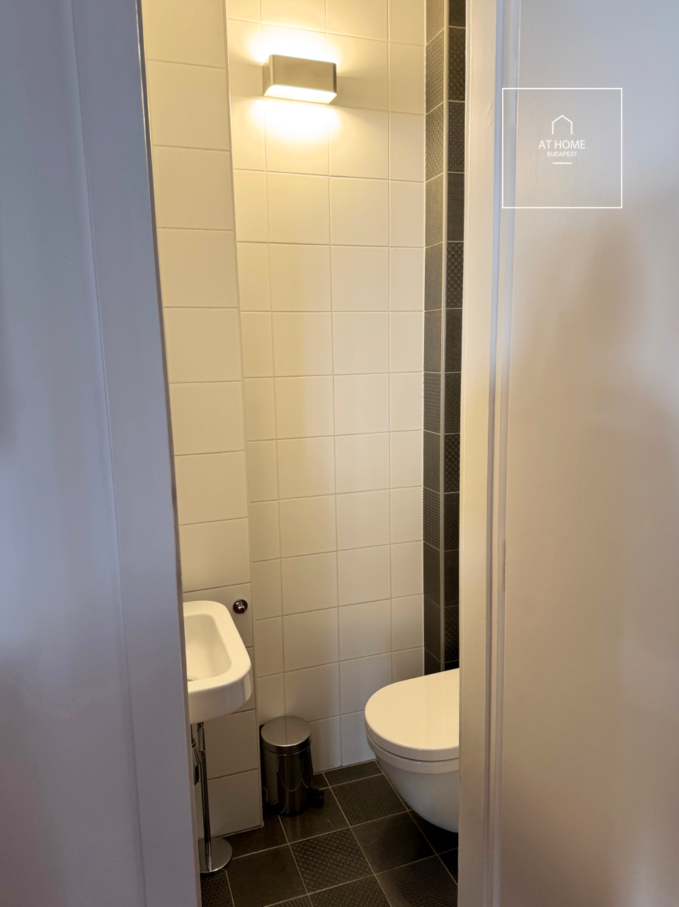 Renovated panoramic corner apartment in the city center, District V