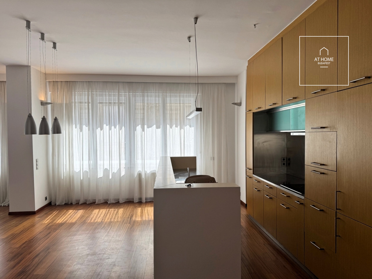 Renovated panoramic corner apartment in the city center, District V