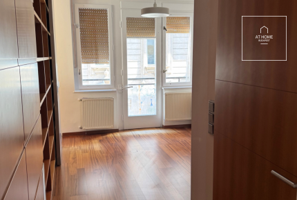 Renovated panoramic corner apartment in the city center, District V
